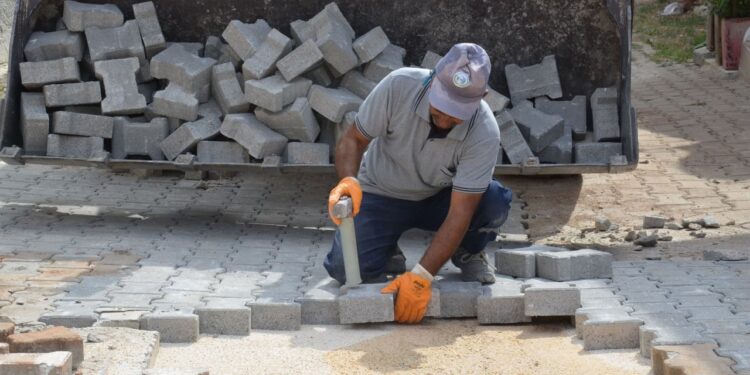 Bozüyük’te kilit parke taşı çalışmaları