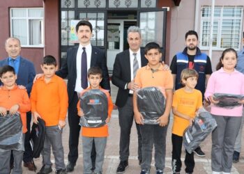İlköğretim Öğrencilerine Çanta Dağıtıldı