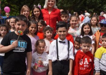 Çocuklara ve eğitime yönelik çalışmaları anlattı