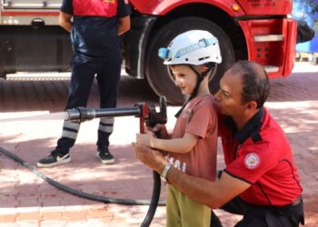 Minik Kahramanlar Yangın Söndürmeyi Öğrendi