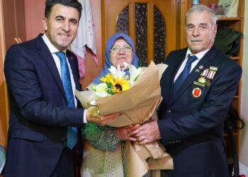 Vali Aygöl, Kıbrıs Gazisi Mustafa Demirbaş’ı Ziyaret Etti