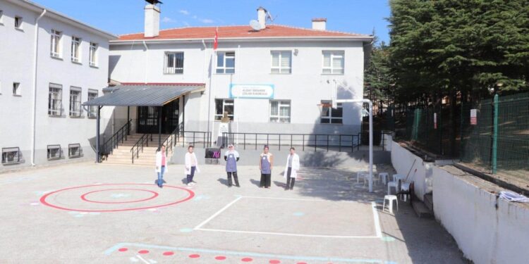 ‘Benim Renkli Bahçem’ Projesi Devam Ediyor